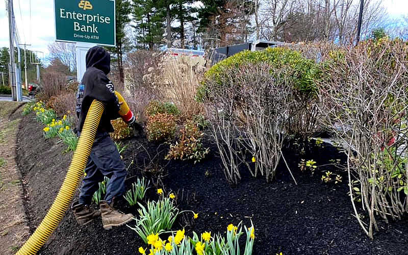 Lightning Landscape - NH Best Property Maintenance